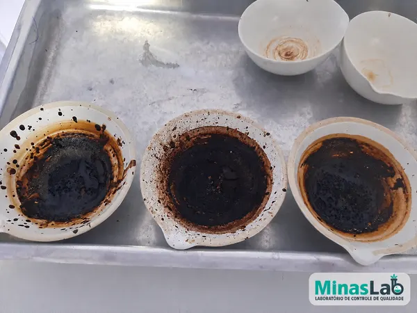 Preparo em cápsulas de porcelana