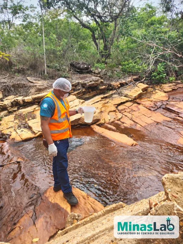 Coleta em água superficial