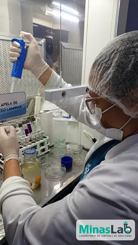 Pipetagem no laboratório
