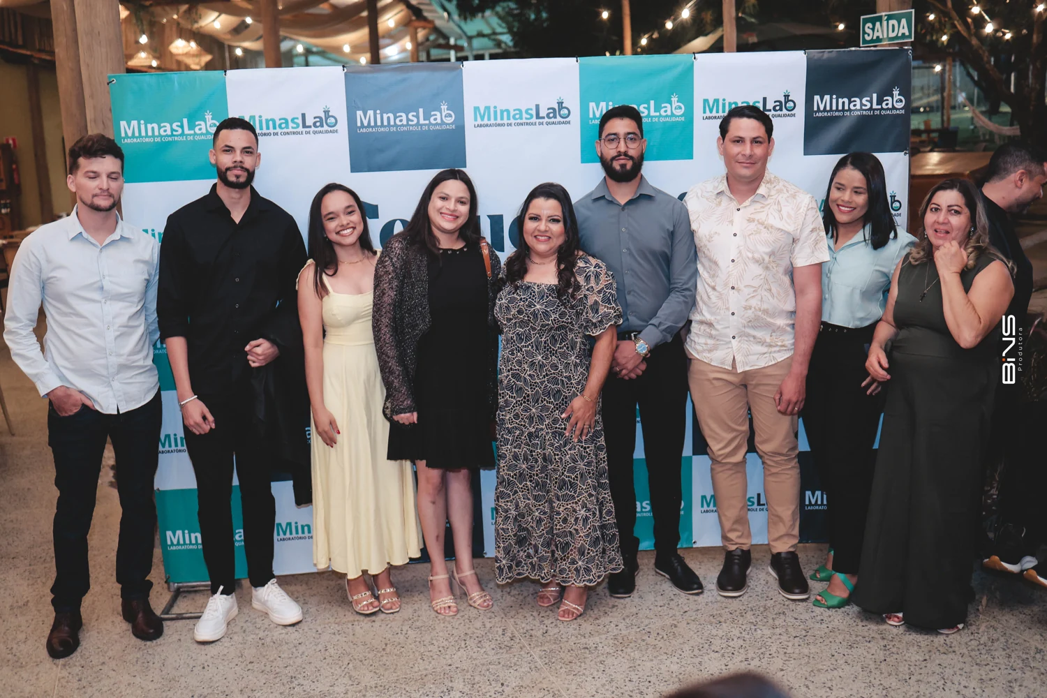Encontro de lançamento da MinasLab, com participantes reunidos diante da marca do laboratório