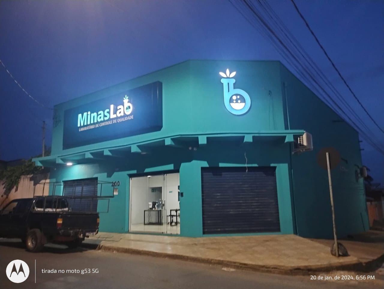 Fachada real da MinasLab na Rua Imperatriz Leopoldina, número 200